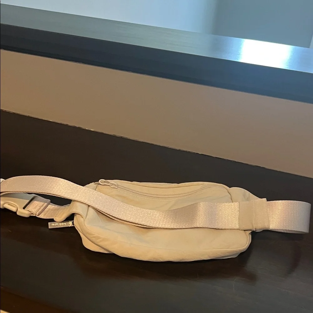 lululemon athletica Cream Waist Pack - Sleek Everyday Belt Bag 2L